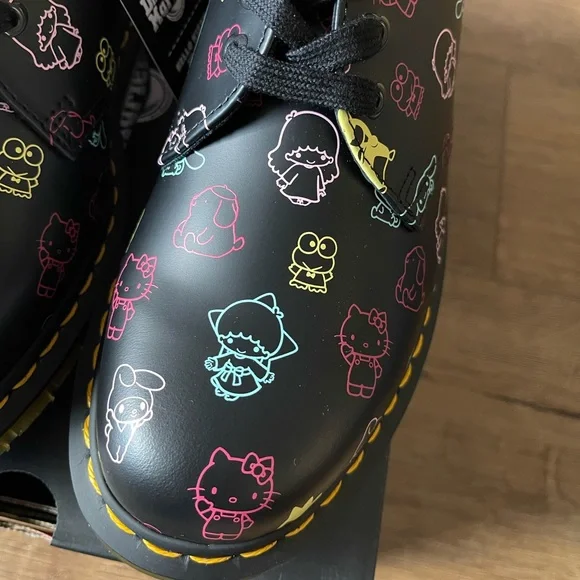 DOC MARTEN’S-NWT/Box Leather Sanrio Character Shoes - Picture 12 of 13